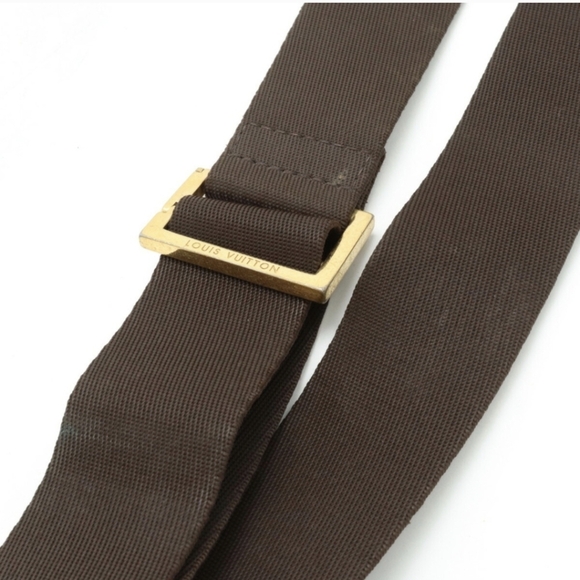 Louie Vuitton bumbag...zipper does need replaced - Picture 4 of 15